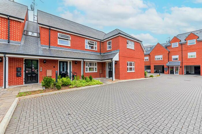 2 Bedroom Apartment To Rent In Crown Corner, High Street, Crowthorne, RG45