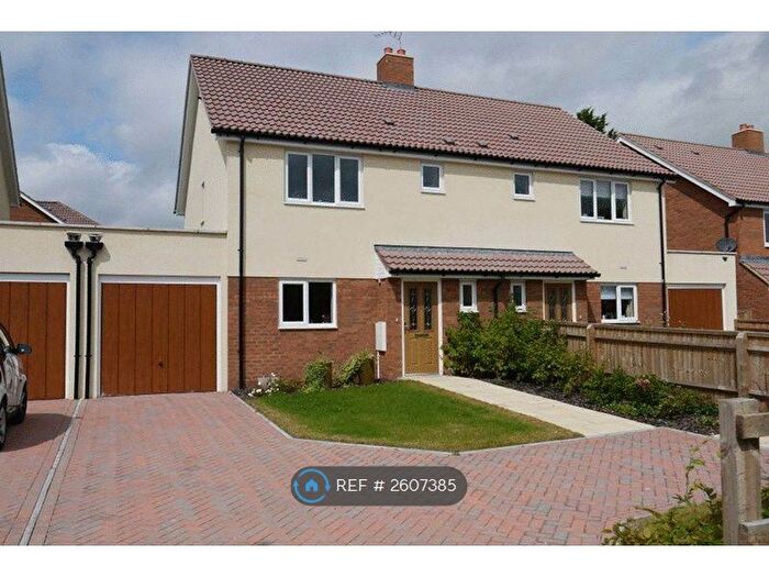 3 Bedroom Semi-Detached House To Rent In Bedgrove, Aylesbury, HP21