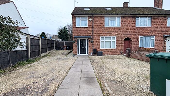 3 Bedroom Property To Rent In Prestwick Road, Watford, WD19