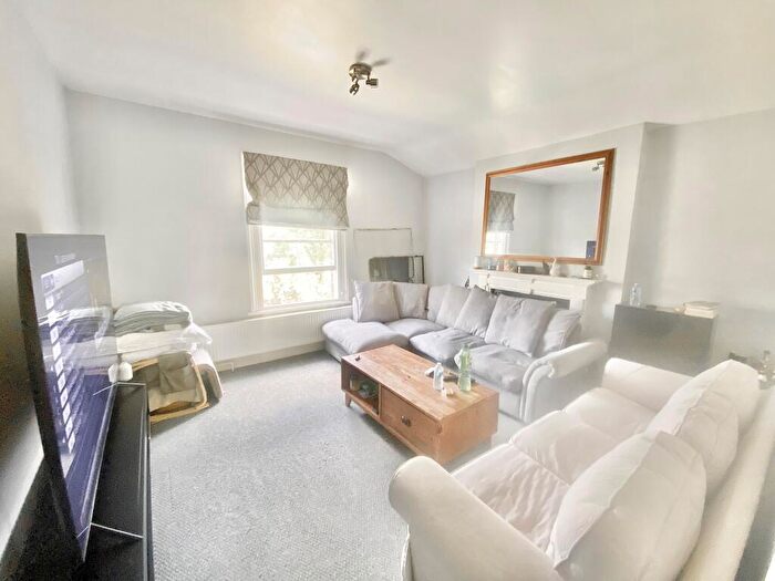 2 Bedroom Apartment To Rent In Woodside Park Road, North Finchley, N12