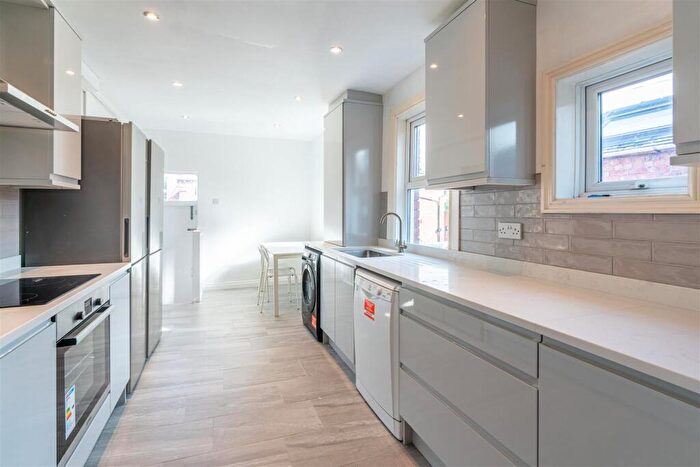 5 Bedroom Maisonette To Rent In £pppw - Thornleigh Road, Jesmond, NE2