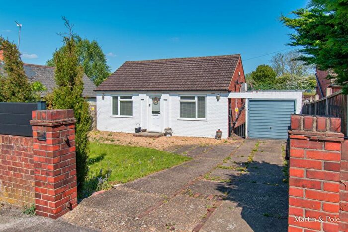 2 Bedroom Detached Bungalow For Sale In Wykeham Road, Reading, RG6