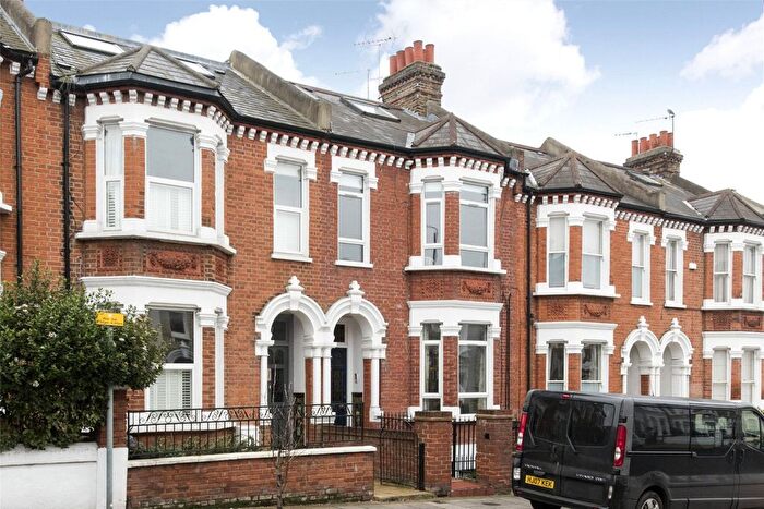 3 Bedroom Flat For Sale In Broomwood Road, SW11