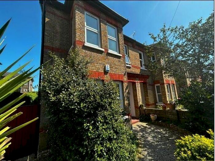 2 Bedroom Flat To Rent In Slough, Berkshire, SL1