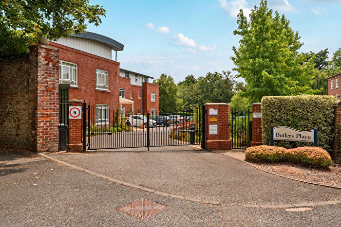 2 Bedroom Flat For Sale In Butlers Place, Portsmouth Road, Milford, GU8