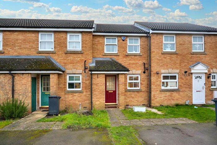 2 Bedroom Terraced House For Sale In Villiers Close, Luton, LU4