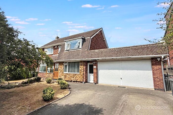 4 Bedroom Detached House For Sale In Bedworth Road, Bulkington, CV12