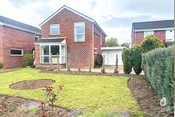 4 Bedroom Detached House For Sale In Rothwell Gardens, Woodley, RG5