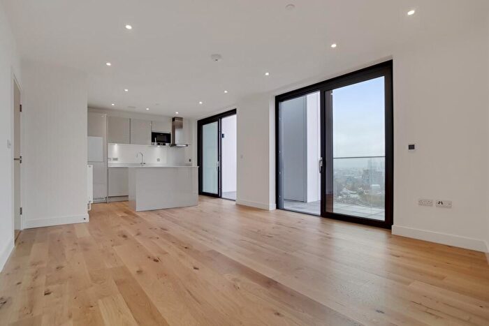 3 Bedroom Flat To Rent In Station Road London, SE13