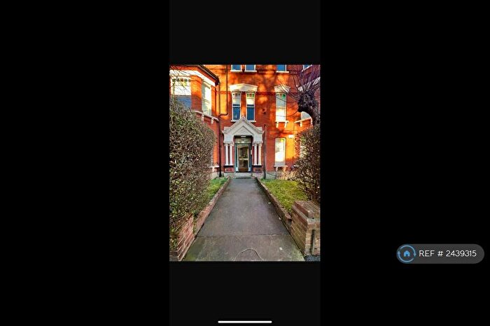 2 Bedroom Flat To Rent In Ferme Park Road, London, N8