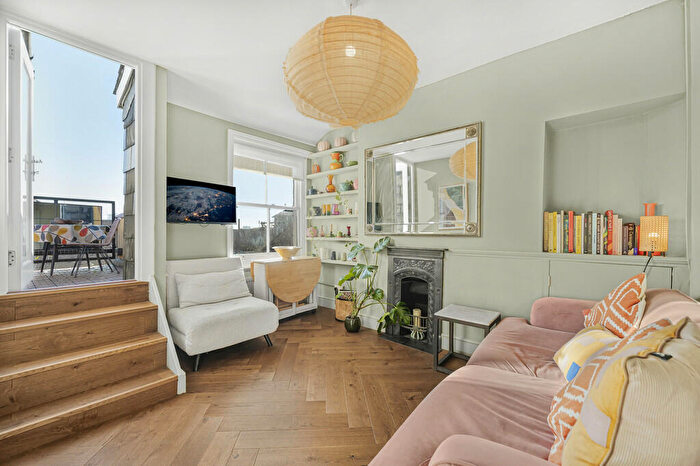 1 Bedroom Apartment For Sale In Birnam Road, N4