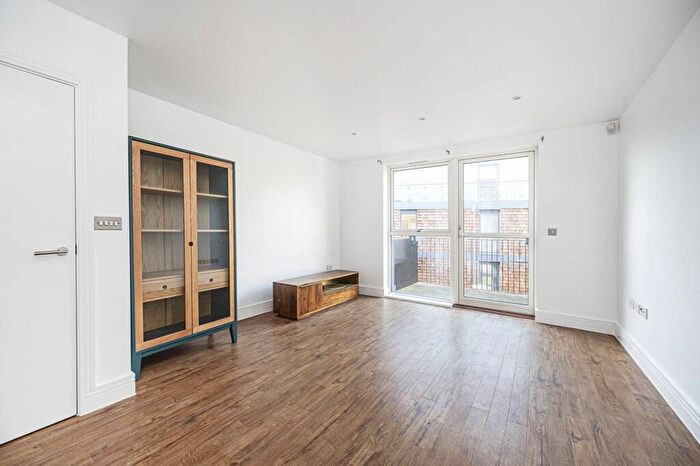 1 Bedroom Flat To Rent In Gunmakers Lane, , Victoria Park, London, E3