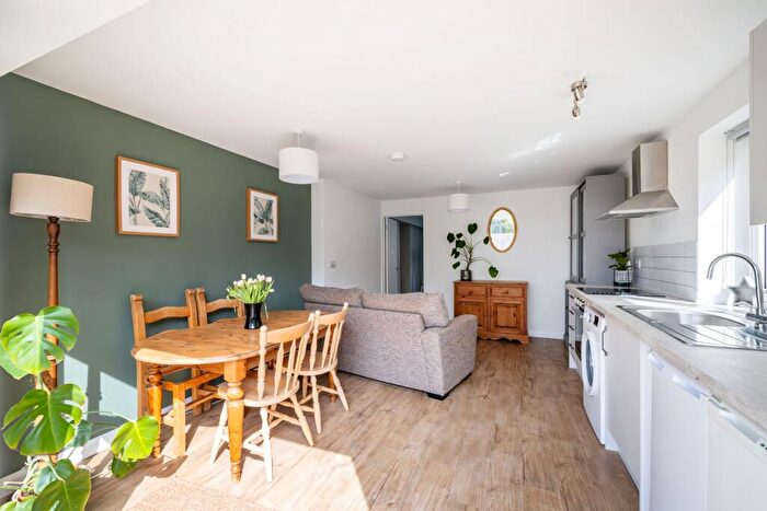 1 Bedroom Property To Rent In Beacon Hill, Dormansland, RH7