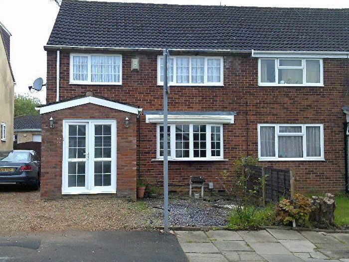 4 Bedroom Semi-Detached House To Rent In Stanton Road, Luton, LU4