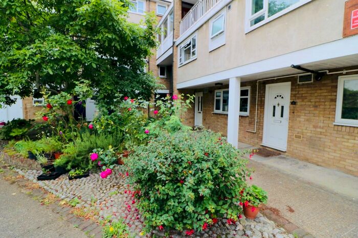 3 Bedroom Flat To Rent In Penrhyn Road, Kingston Upon Thames, KT1