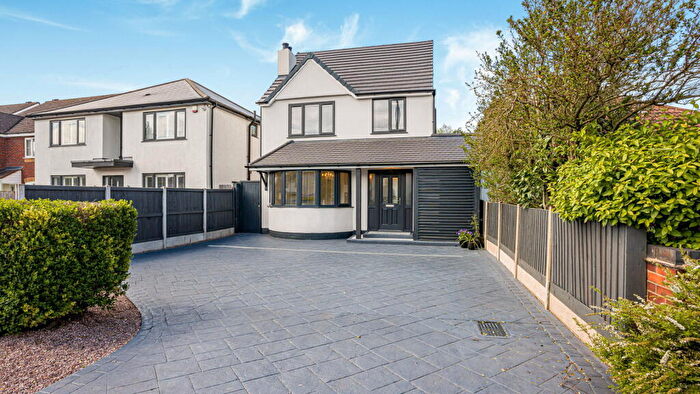 4 Bedroom Detached House For Sale In Whitehouse Common Road, Sutton Coldfield, B75