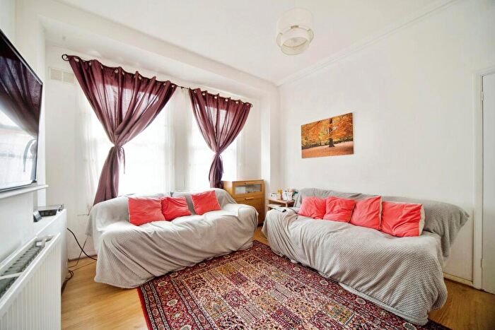1 Bedroom Flat For Sale In Gladstone Avenue, London, N22