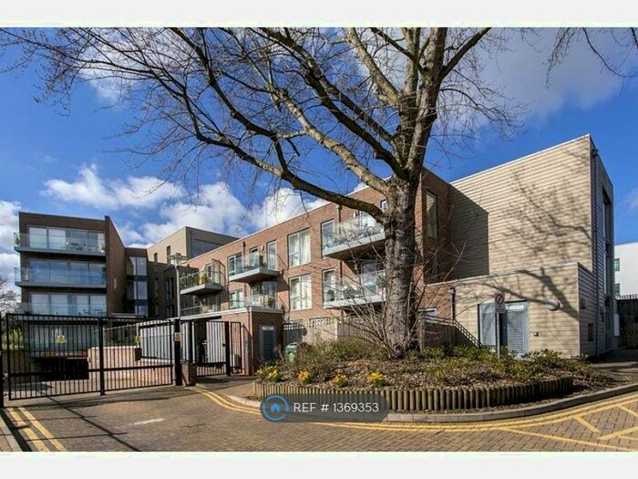 2 Bedroom Flat To Rent In Park Road, London, N8