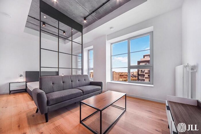 Flat To Rent In Douglass Tower, Good Luck Hope, E14