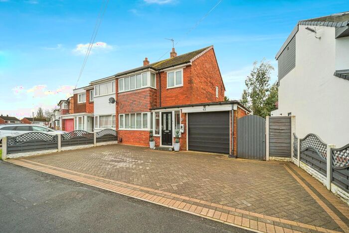 3 Bedroom Semi-Detached House For Sale In Simmonds Road, Walsall, West Midlands, WS3