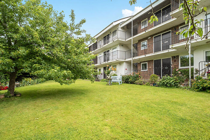 2 Bedroom Flat For Sale In Storrington - Close To Amenities, RH20