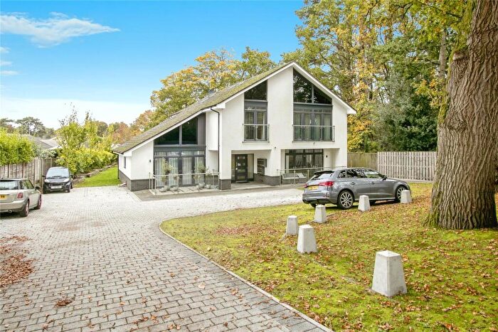 2 Bedroom Flat For Sale In Ringwood Road, Ferndown, Dorset, BH22
