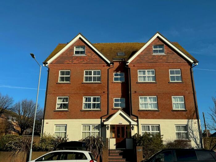 2 Bedroom Flat To Rent In Dene Place, BN21
