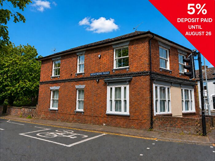 2 Bedroom Flat For Sale In Wing Road, Leighton Buzzard, Bedfordshire, LU7