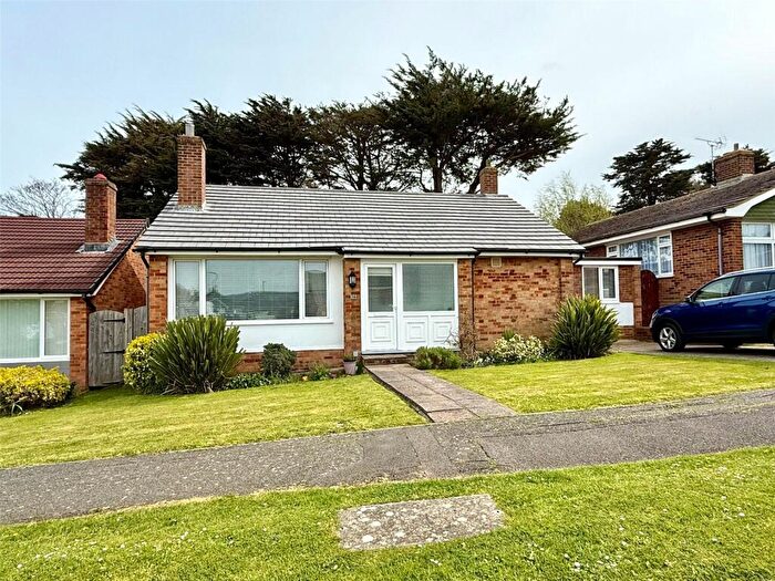 3 Bedroom Bungalow For Sale In Winchester Way, Eastbourne, East Sussex, BN22
