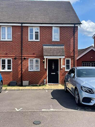 2 Bedroom End Of Terrace House To Rent In Bignall Avenue, Westvale Park, RH6