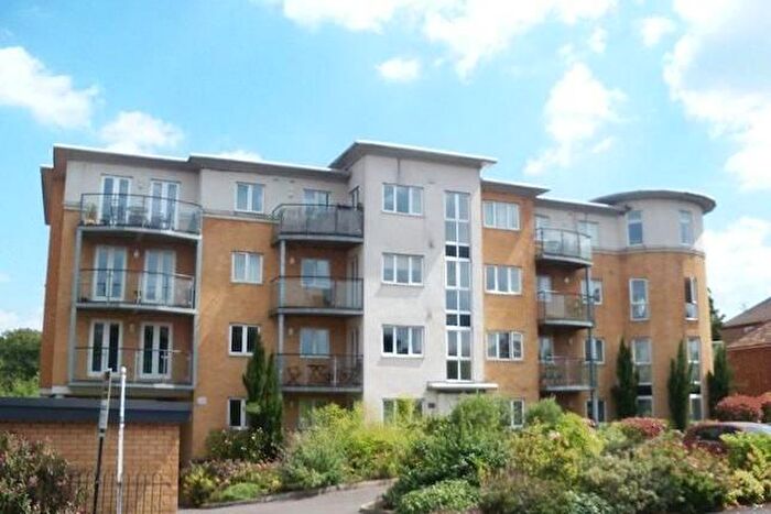 1 Bedroom Flat To Rent In Rosida Gardens, Hill Lane, SO15