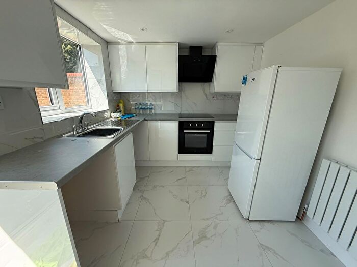 3 Bedroom End Of Terrace House To Rent In Warwick Road, Enfield, EN3