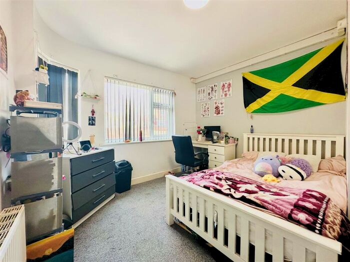 6 Bedroom Semi-Detached House To Rent In Lower Road, Beeston, NG9