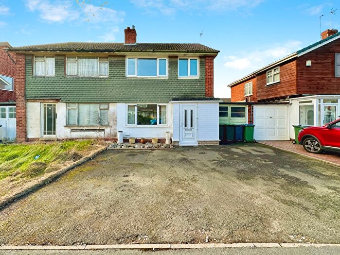 3 Bedroom Semi Detached House For Sale In Kelverley Grove, West Bromwich, B71