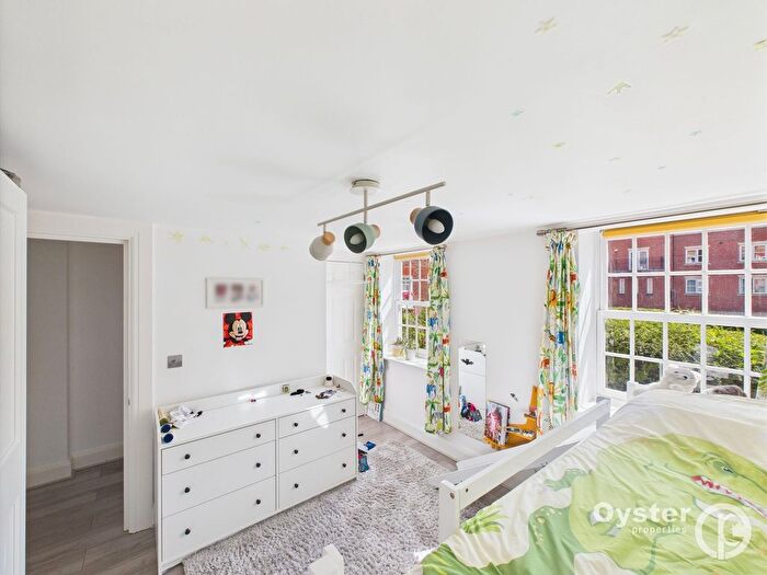 2 Bedroom Flat For Sale In Cottage Close, Harrow, HA2