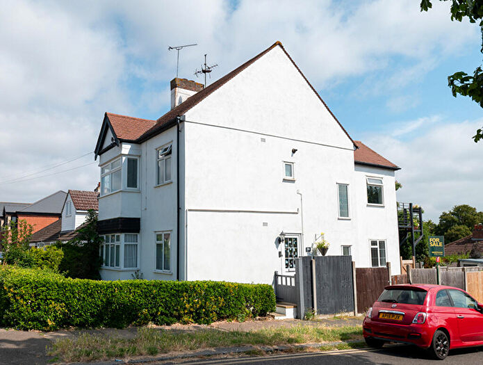 2 Bedroom Flat For Sale In Tankerville Drive, Leigh-on-sea, SS9