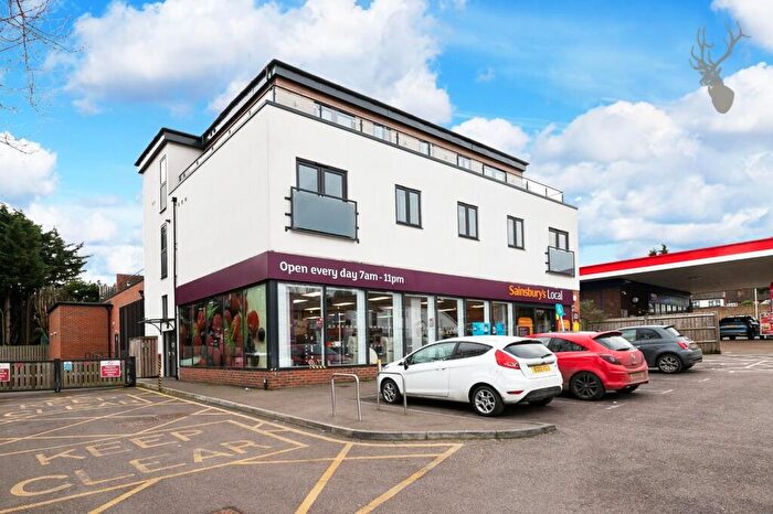 2 Bedroom Flat To Rent In Church Hill, Loughton, IG10