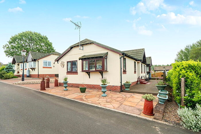 2 Bedroom Park Home For Sale In Lonsborough Gardens, Ranksborough Hall Park, Langham, Rutland, LE15