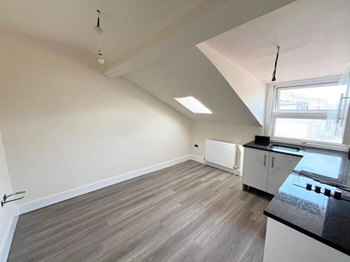 1 Bedroom Apartment To Rent In West Green Road, Harringey, N15
