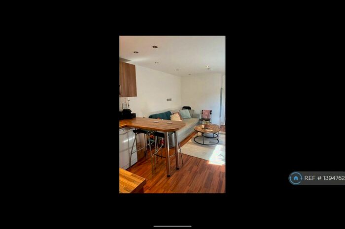 3 Bedroom Flat To Rent In Alderbrook Road, London, SW12