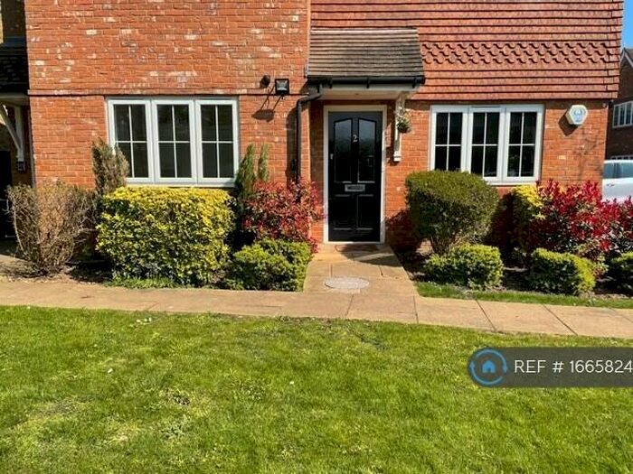 2 Bedroom Flat To Rent In Cherry Tree Court, Beaconsfield, HP9