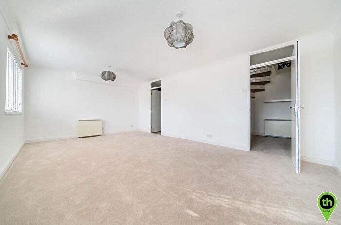 2 Bedroom Apartment To Rent In Springwood Crescent, Edgware, HA8