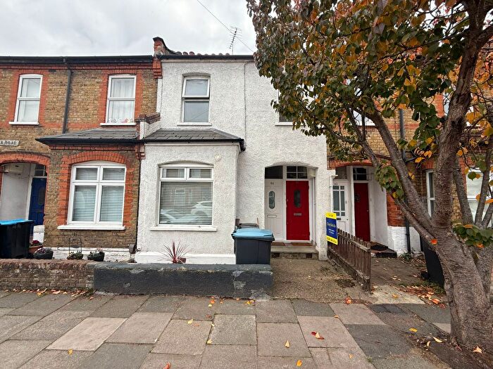 2 Bedroom Maisonette To Rent In Lea Road, Enfield, EN2