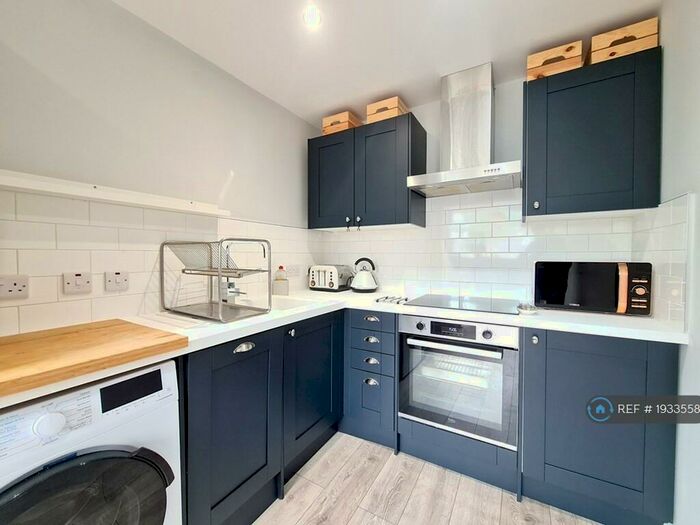 2 Bedroom Flat To Rent In Brockwood Park, Woodhouse, Sheffield, S13