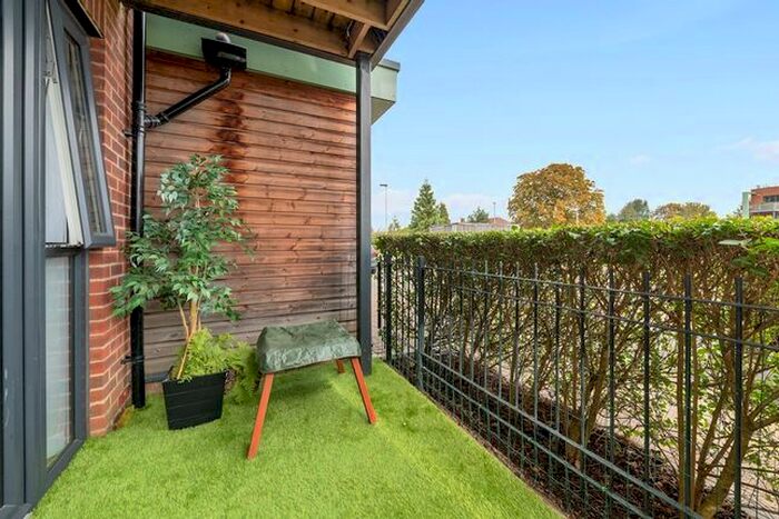 2 Bedroom Flat To Rent In Verona House, Aventine Avenue, Mitcham, Surrey, CR4