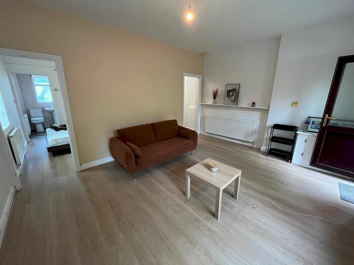 1 Bedroom Bungalow To Rent In Errwood Road, Manchester, M19