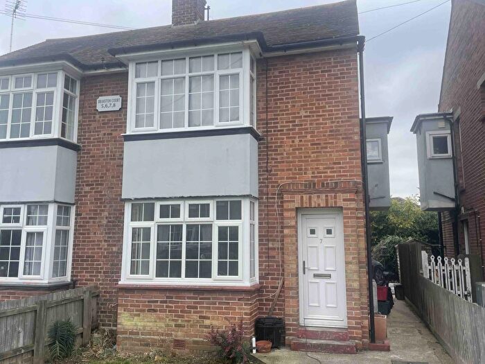1 Bedroom Flat To Rent In Coppins Road, CO15