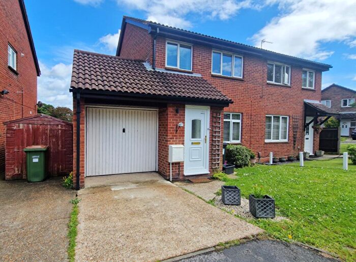 3 Bedroom Semi-Detached House To Rent In Quebec Gardens, Bursledon, SO31
