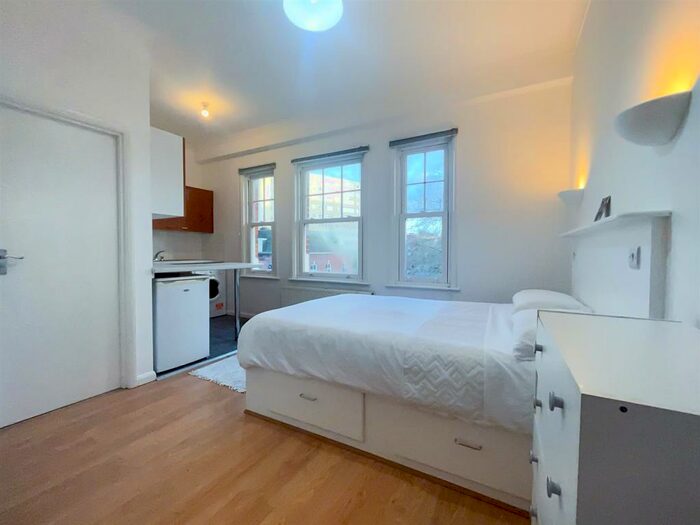 Studio To Rent In Battersea Park Road, Battersea, SW11