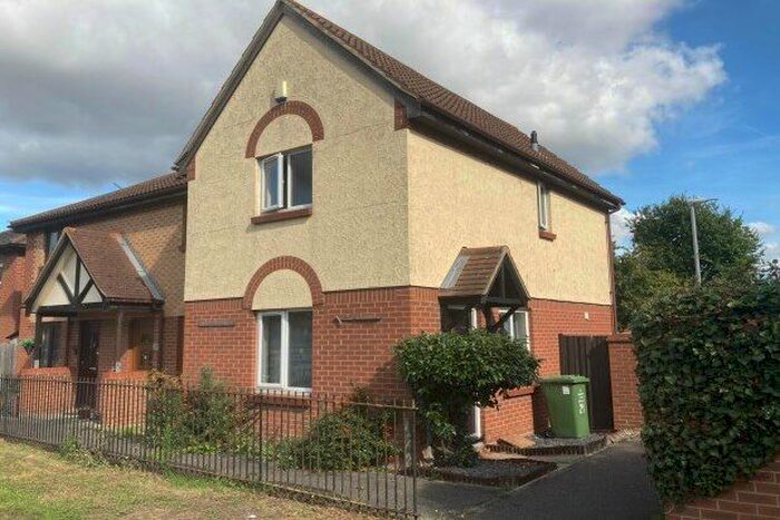 2 Bedroom Property To Rent In Chalice Close, Basildon, SS14